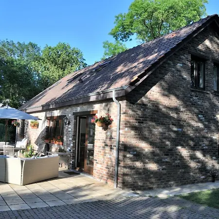 Tres Belle 4 Facades Dans Quartier Et Arbore - 5 Kms De * نامور