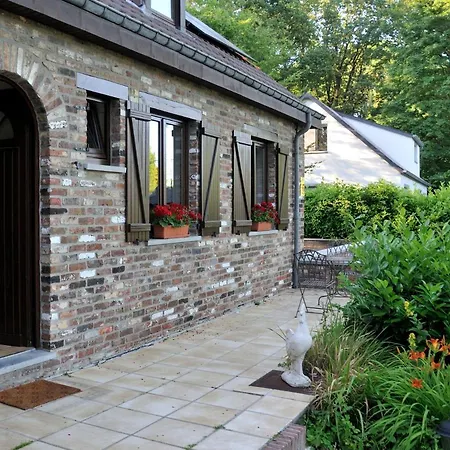 Tres Belle 4 Facades Dans Quartier Et Arbore - 5 Kms De Villa