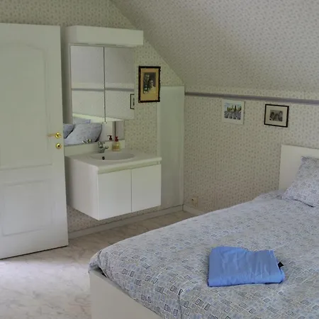 Tres Belle 4 Facades Dans Quartier Et Arbore - 5 Kms De نامور