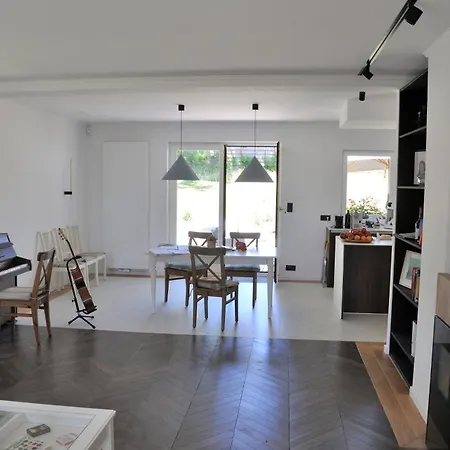 Tres Belle 4 Facades Dans Quartier Et Arbore - 5 Kms De Villa Namur