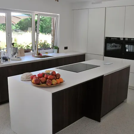 Tres Belle 4 Facades Dans Quartier Et Arbore - 5 Kms De * نامور