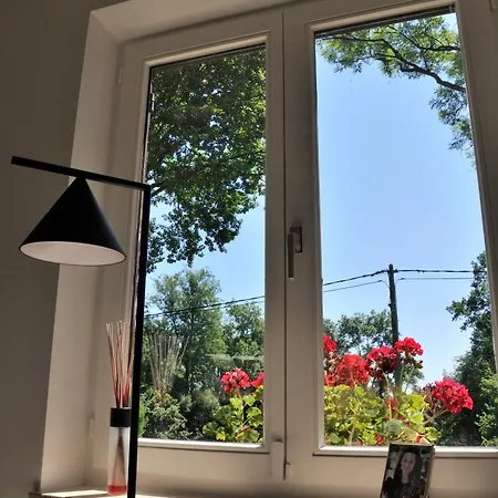 Tres Belle 4 Facades Dans Quartier Et Arbore - 5 Kms De *