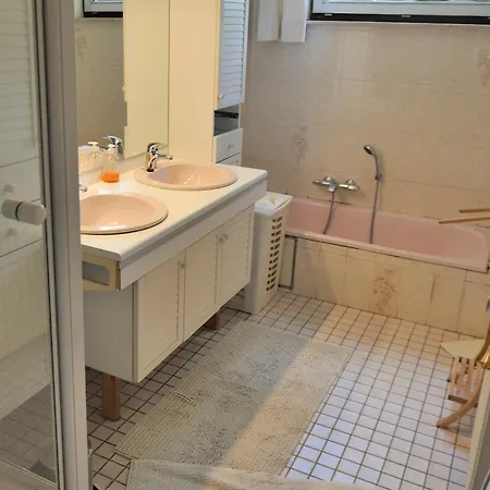 Tres Belle 4 Facades Dans Quartier Et Arbore - 5 Kms De * نامور